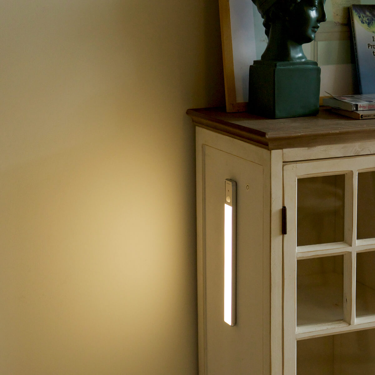 ABKO LED Short Cordless Light Bar - Cabinet